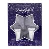 The Indulgent Bathing Co. Starry Nights Cosy Night Slipper Set Ajándékcsomagok Lavender And Lime Flower Body Lotion testápoló tej 100 ml + Lavender And Lime Flower Shower Cream krémtusfürdő 100 ml + Luxury Fluffy Slippers M/L plüsspapucs 1 pár sérült doboz