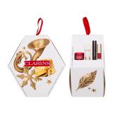 Clarins Make-up Essentials Ajándékcsomagok SOS Primer primer 5 ml 00 Universal Light + Instant Smooth Perfecting Touch primer 4 ml + Wonder Perfect Mascara 4D szempillaspirál 3 ml 01 Perfect Black + Lip Comfort Oil ajakolaj 1,4 ml 03 Cherry