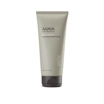 AHAVA Men Travel Kit Ajándékcsomagok Soothing After Shave Moisturizer borotválkozás utáni krém 50 ml + Exfoliating Cleansing Gel arclemosó gél 100 ml + Foam-Free Shaving Cream borotvakrém 100 ml + Magnesium Rich Deodorant dezodor 50 ml + kozmetikai táska