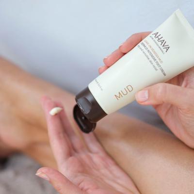 AHAVA Deadsea Mud Leave-On Deadsea Mud Lábápoló krém nőknek 100 ml