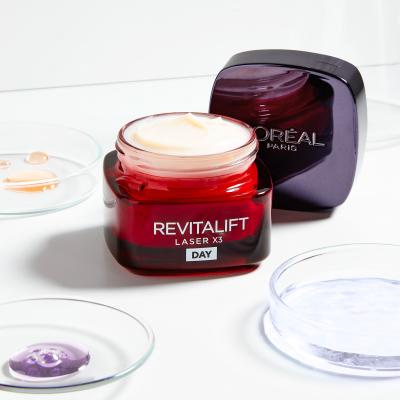 L&#039;Oréal Paris Revitalift Laser X3 Day Cream Ajándékcsomagok Revitalift Laser X3 nappali arckrém 50 ml + Revitalift Laser szemkörnyékápoló krém X3 15 ml