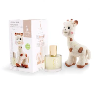 Sophie La Girafe Sophie La Girafe Ajándékcsomagok újszülöttkortól használható illatosított testpermet 50 ml + plüssjáték