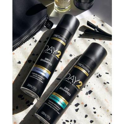 TRESemmé Day 2 Volumising Dry Shampoo Szárazsampon 250 ml