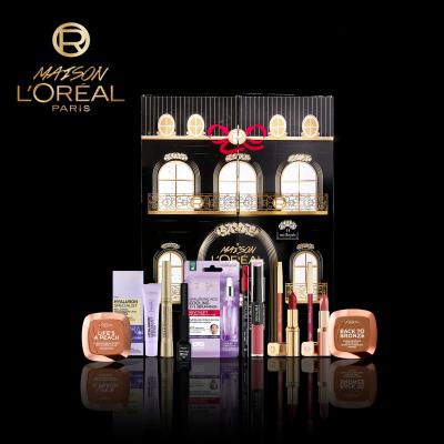 L&#039;Oréal Paris Maison Advent Calendar 2023 Ajándékcsomagok szempillaspirál 1 db + szájkontúrceruza 2 db + pirosító 1 db + bronzosító 1 db + rúzs 3 db + szemhéjtus 2 db + szemmaszk 1 db + szemkörnyékápoló krém 1 db