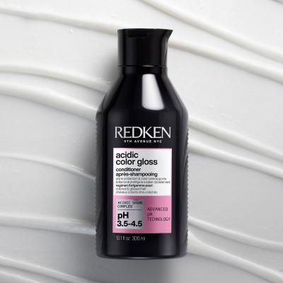 Redken Acidic Color Gloss Dream Big Ajándékcsomagok Acidic Color Gloss sampon 300 ml + Acidic Color Gloss hajkondicionáló 300 ml + Acidic Color Gloss Heat Protection Treatment hővédő spray 190 ml