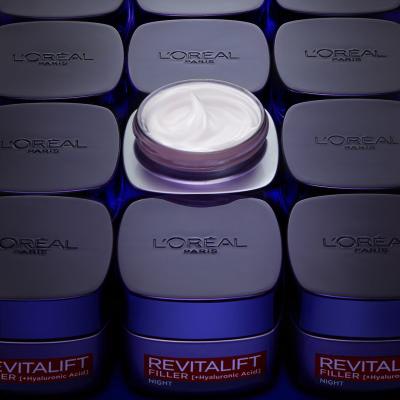 L&#039;Oréal Paris Revitalift Filler HA Éjszakai szemkörnyékápoló krém nőknek 50 ml